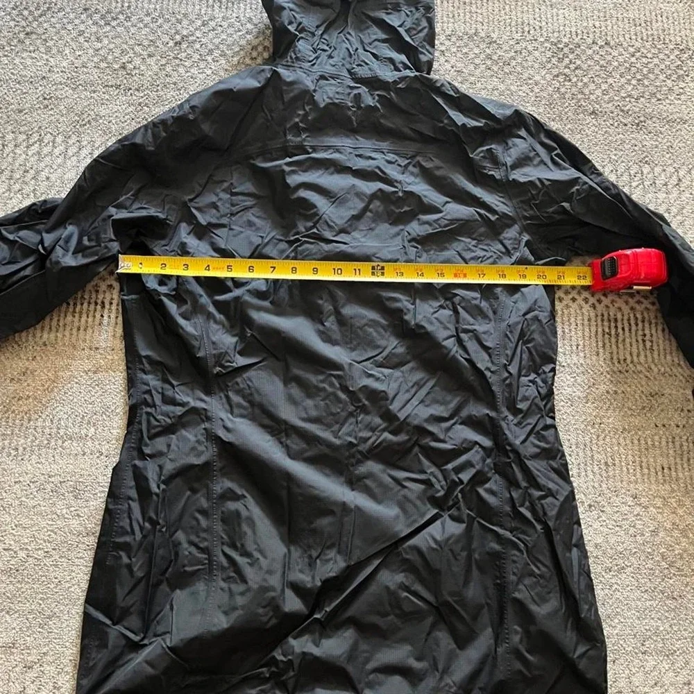 Mountain Hardwear woman's black rain jacket windbreaker Lg gorp
